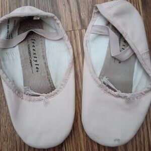 Toddler girls size 13 Freestyle ballet shoes